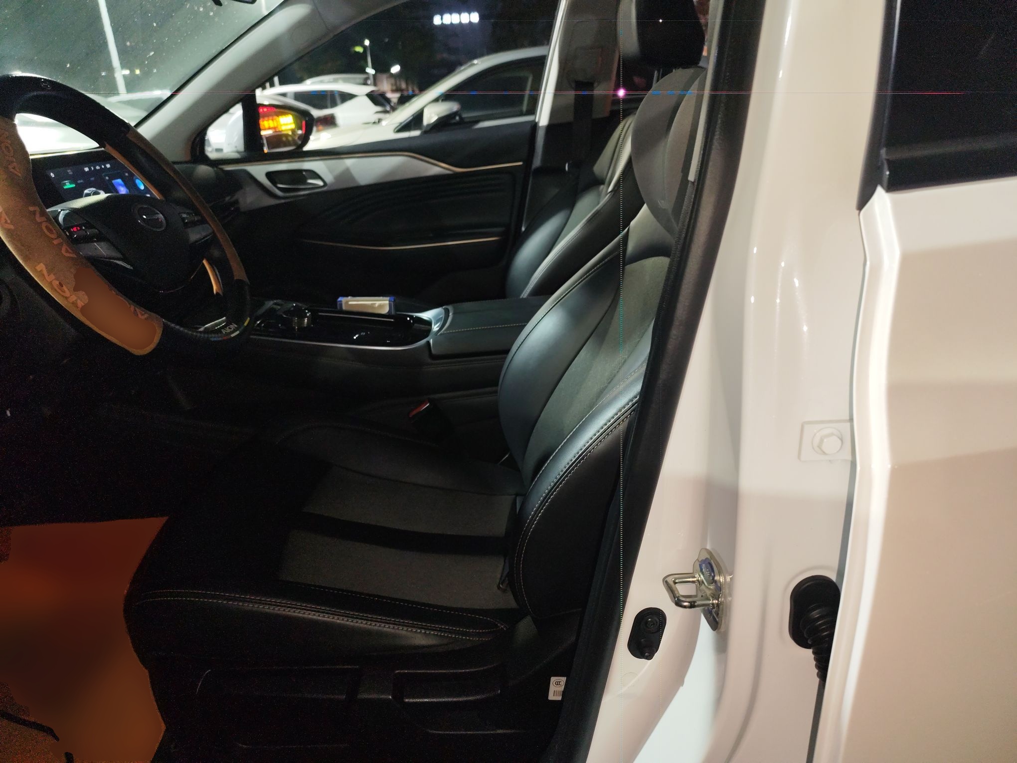 Переднее сиденье в автомобиле