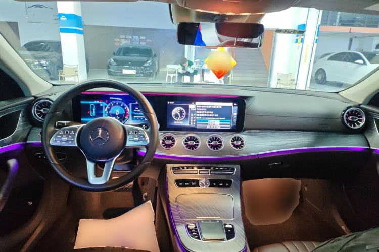 Used Mercedes-Benz CLS 2018 CLS 300 Dynamic Edition Center Console