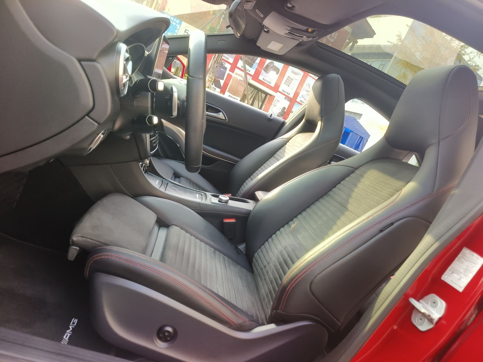 Переднее сиденье в автомобиле