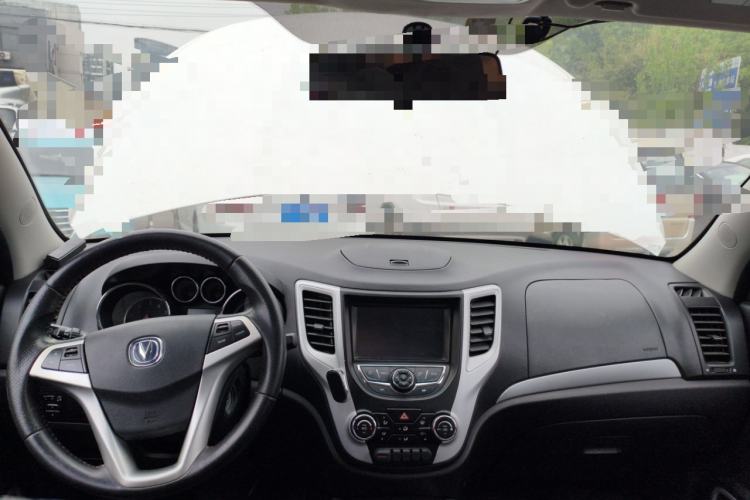 Used CHANGAN CS35 2015 1.6L Automatic Luxury Model China V Standard Center Console