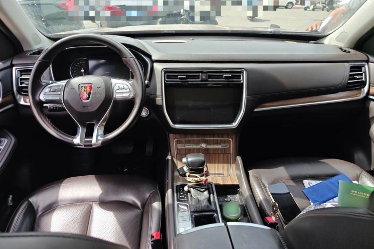 Used Roewe RX8 2018 30T Smart Connectivity Two-Wheel Drive Supreme Edition Center Console