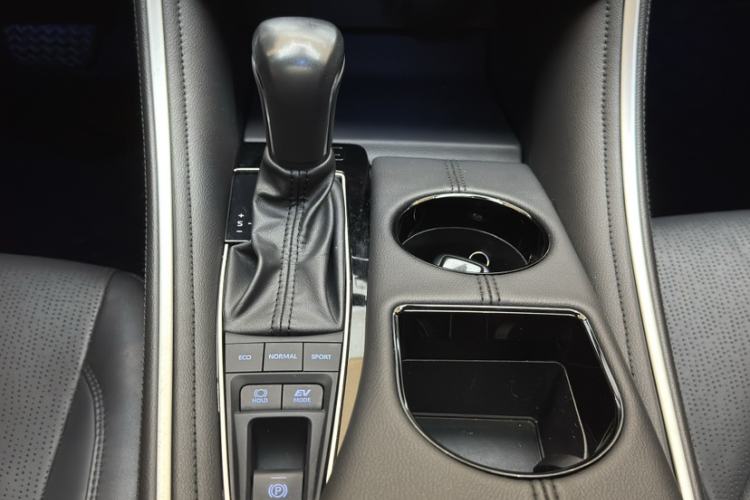 Used Toyota Avalon 2023 Dual-Engine 2.5L Luxury Edition Interior 2