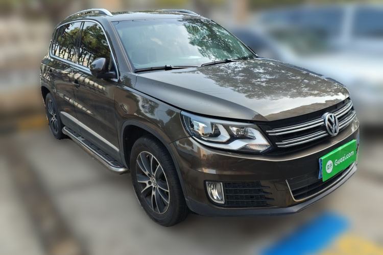 Used Volkswagen Tiguan 2015 2.0 TSI Automatic All-Wheel Drive Luxury Edition Front Right 45 Deg