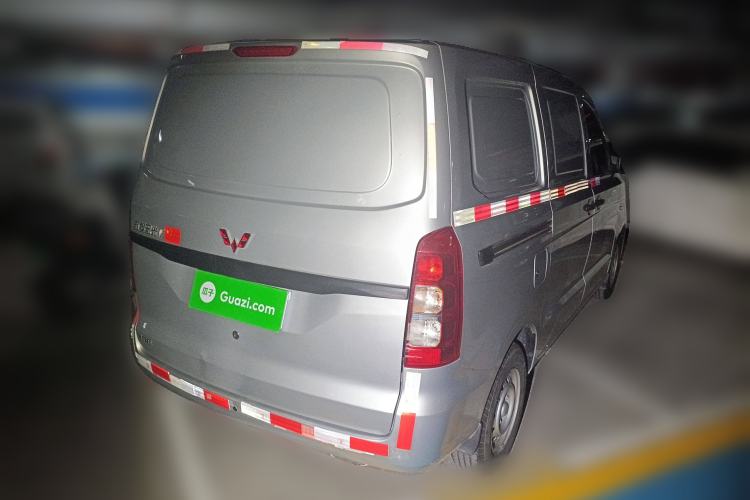 Used Wuling Hongguang V 2022 1.5L Jingqu Edition Enclosed-Window Vehicle with Electric Power Steering LAR