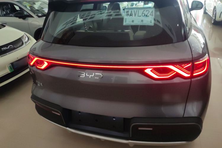Used BYD Yuan UP 2025 Model 301KM Leading Version
