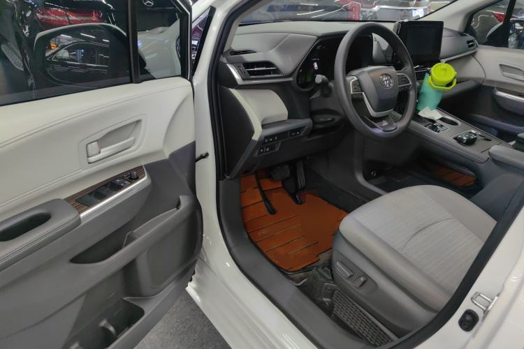 Used Toyota SIENNA 2023 2.5L Hybrid Comfort Edition Driver Seat