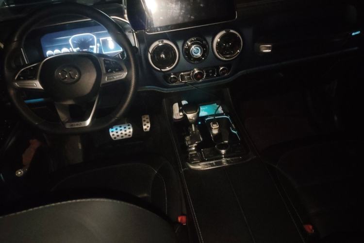 Used BAIC Off-Road BJ40 2018 PLUS 2.3T Automatic Four-Wheel Drive Flagship Version China V Emission Standard Center Console