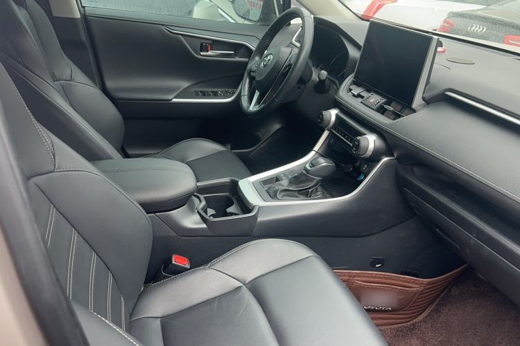 Used Toyota Wildlander 2022 2.0L CVT 4x4 Luxury PLUS Edition
