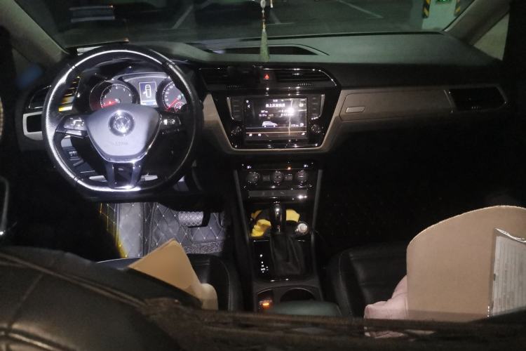 Used Volkswagen Touran 2018 Volkswagen Touran L 280TSI DSG Comfort Edition 7 Seats China V Emission Standard Center Console