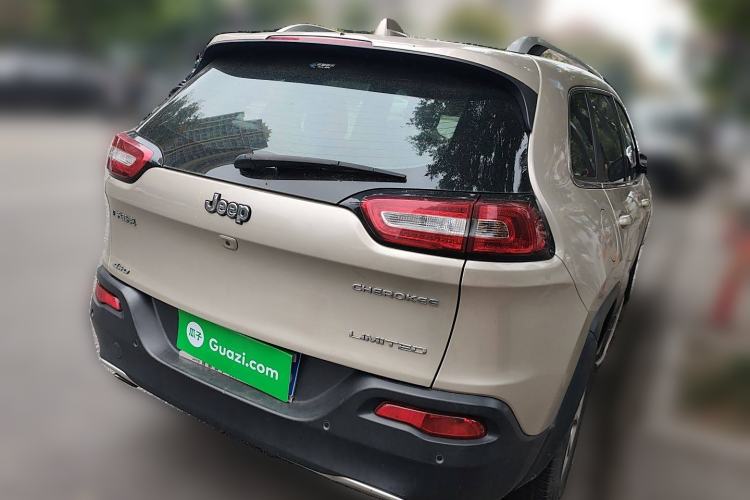 Used Jeep Cherokee 2017 2.0L Superior Edition Rear Right 45 Deg