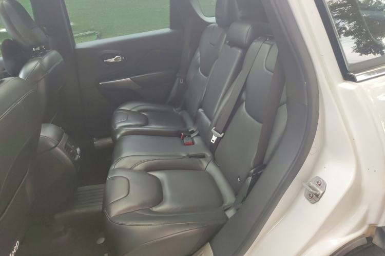 Used Jeep Cherokee 2019 2.0T Two-Wheel Drive Smart Enjoyment Version China VI
