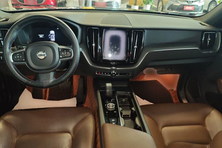 Used Volvo XC60 2022 B5 4x4 Zhiyi Luxury Edition
