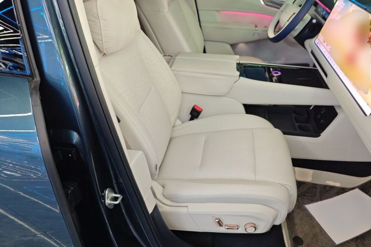 Used Lynk & Co 900 2025 2.0T Ultra Right Front Seat