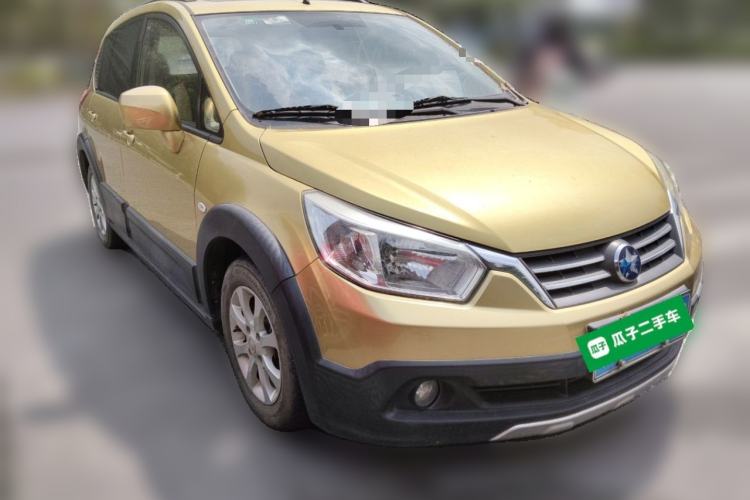 Used Venucia R50X 2013 1.6L Automatic Model Front Right 45 Deg