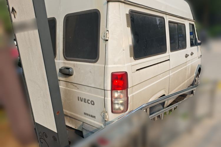 Used Iveco Daily 2017 2.5T A35 Passenger Van 5-7 Seats Model 47Z5
