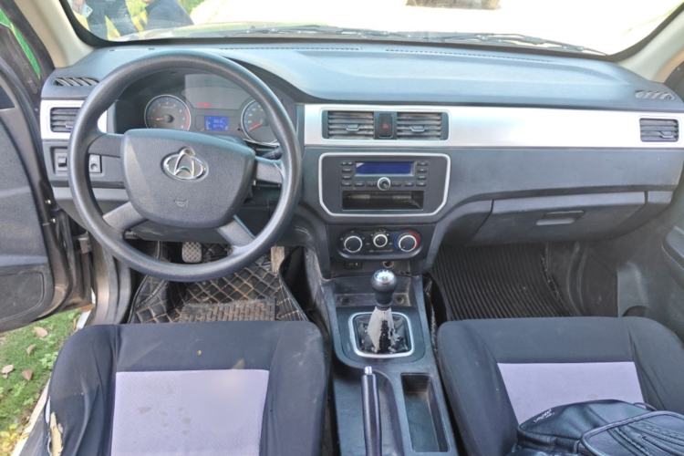 Used CHANGAN KAICHENG Shenqi F30 2019 1.5L Comfort Edition China VI Dual-Cab Long Wheelbase DAM15KL Center Console