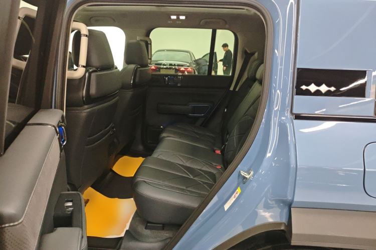 Used Formula Leopard 5 2023 Explore Edition
