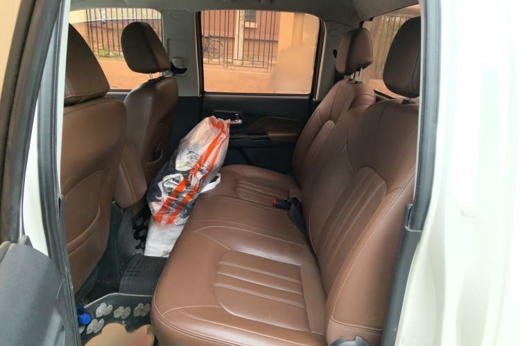 Used Great Wall Wingle 6 2017 2.4L Gasoline Two-Wheel Drive Elite Version 4G69 Interior 4