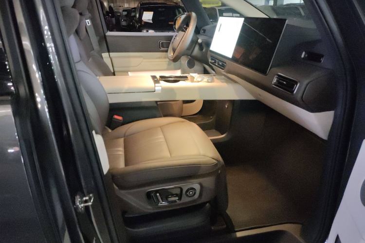 Used Li Auto MEGA 2024 Ultra Model
