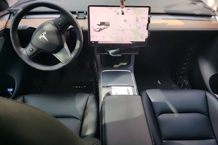 Used Tesla Model Y 2021 Standard Range Rear-Wheel Drive Version Center Console