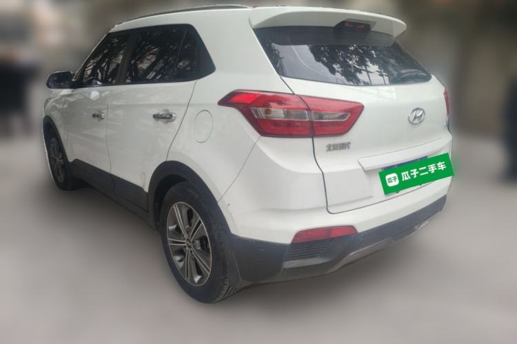 Used Hyundai ix25 2015 1.6L Automatic Two-Wheel-Drive Deluxe DLX Model
