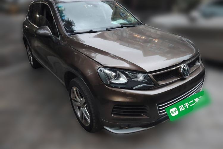 Used Volkswagen Touareg 2011 3.0 TSI High-End Version Front Right 45 Deg