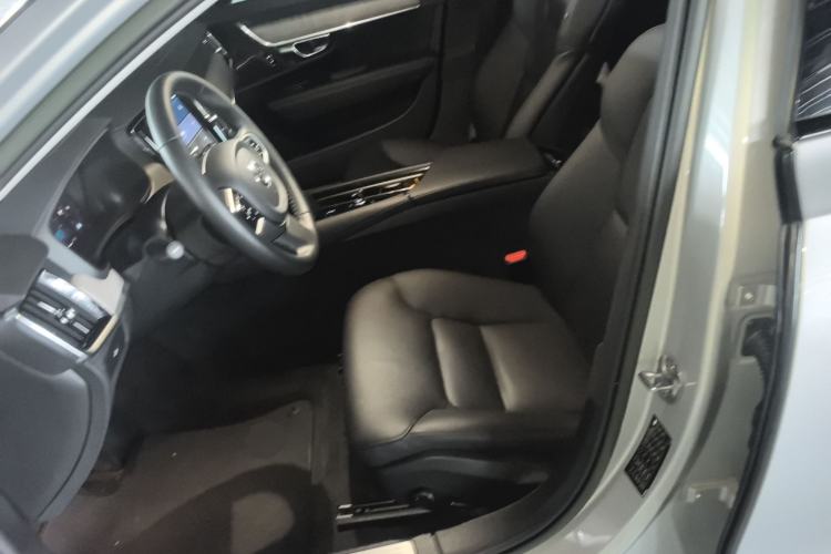 Used Volvo V90 2023 Cross Country B5 AWD Smart Range Edition