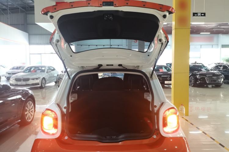 Used smart forfour 2016 1.0L 52 kW Dynamic Edition
