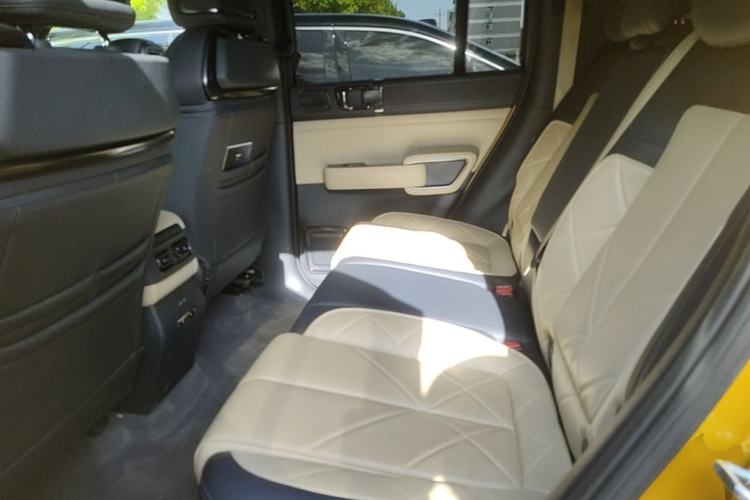 Used Formula Leopard 5 2023 Navigator Edition
