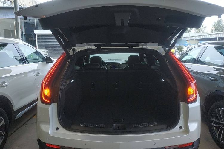 Used Cadillac XT4 2018 28T Two-Wheel-Drive Luxury Model
