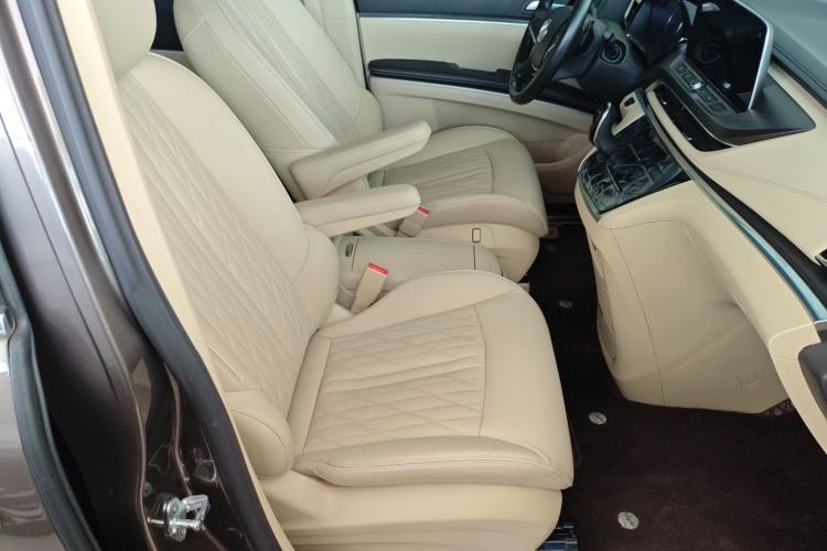 Used Buick GL8 2023 Facelifted Land Cruiser Executive Luxury Version