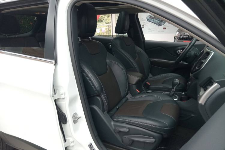 Used Jeep Cherokee 2015 2.4L Elite Edition
