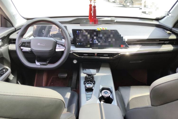 Used CHANGAN OSHAN Z6 2023 Blue Whale 1.5T DCT Luxury Model Interior 2