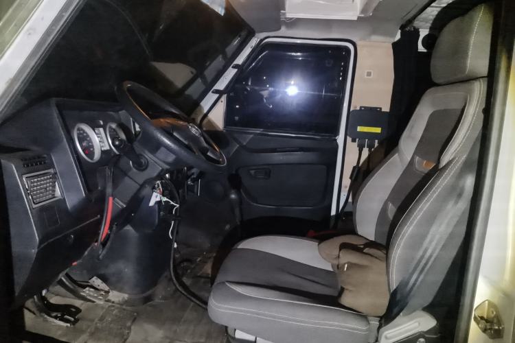 Used Iveco Daily 2020 2.5T A35 Passenger Van with Dual Tires Low Roof 5-9 Seats China V Emission Standard
