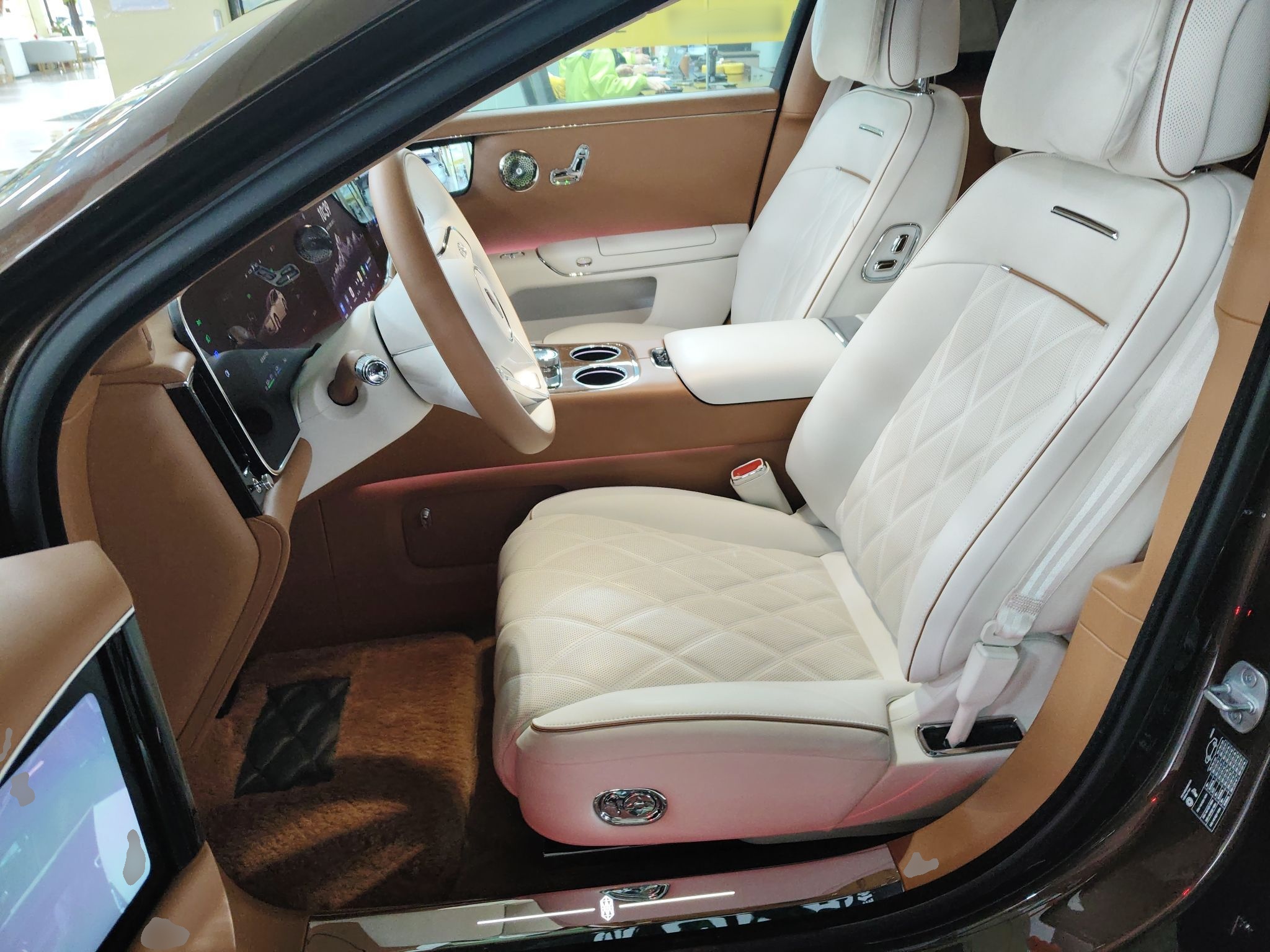 Переднее сиденье в автомобиле