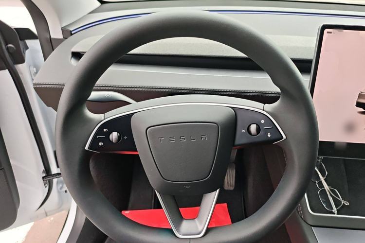 Used Tesla Model Y 2025 Rear-Wheel-Drive Version
