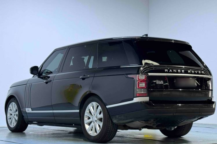Used Land Rover Range 2017 3.0 SC V6 Vogue Extended Version Exterior 6