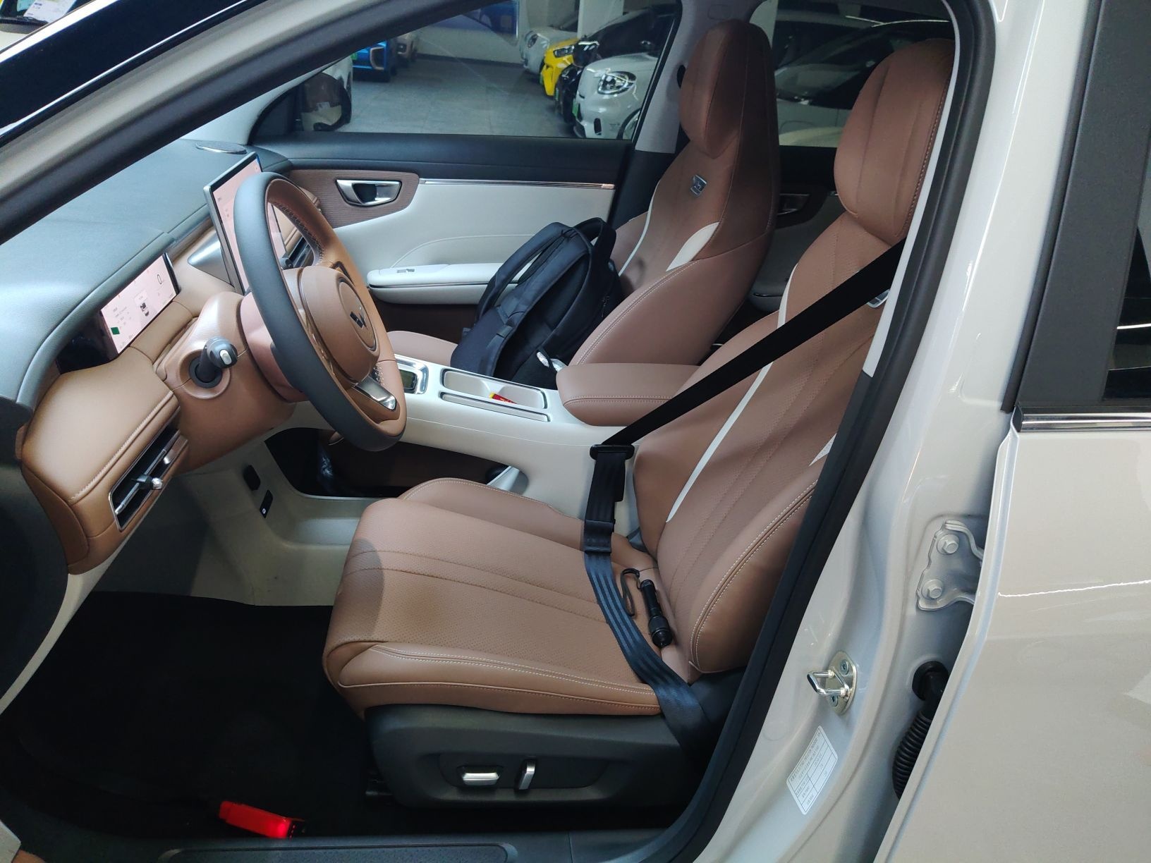 المقاعد الأمامية داخل السيارة