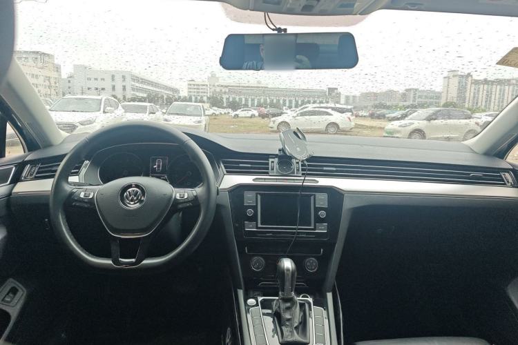 Used Volkswagen Magotan 2018 330TSI DSG Advanced Model Center Console