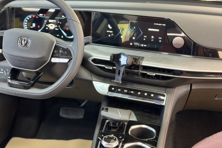 Used CHANGAN Eado 2023 Changan Edition PLUS Blue Whale NE 1.4T GDI DCT Prestige Version
