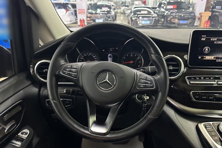 Used Mercedes-Benz V-Class 2017 V 260 Avantgarde Edition
