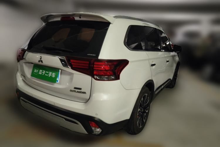 Used Mitsubishi Outlander 2019 2.4L 4x4 Zhi Xiang Edition 5 Seats China V Emission Standard