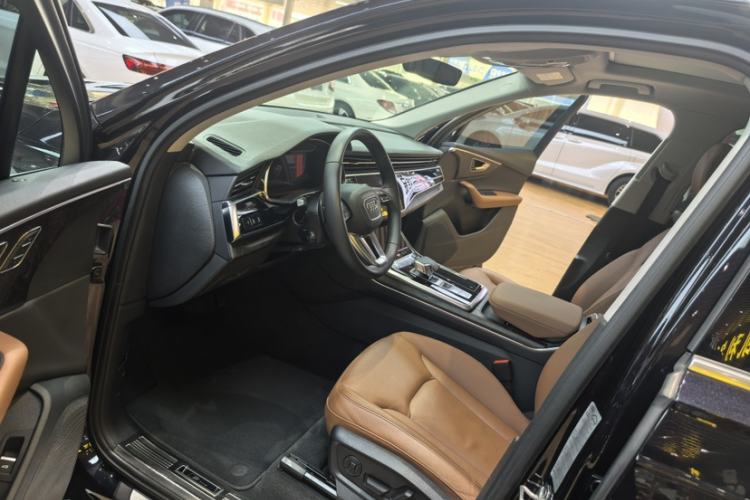 Used Audi Q7 2020 55 TFSI quattro S line sports model Interior 6