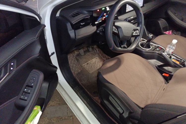 Used Roewe i5 2023 1.5L Manual Comfort Edition
