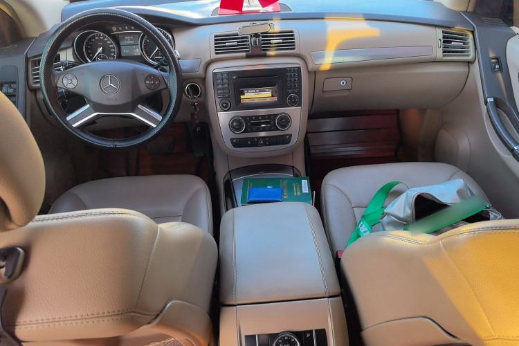 Used Mercedes-Benz R-Class 2011 R 300 L Business Model Center Console