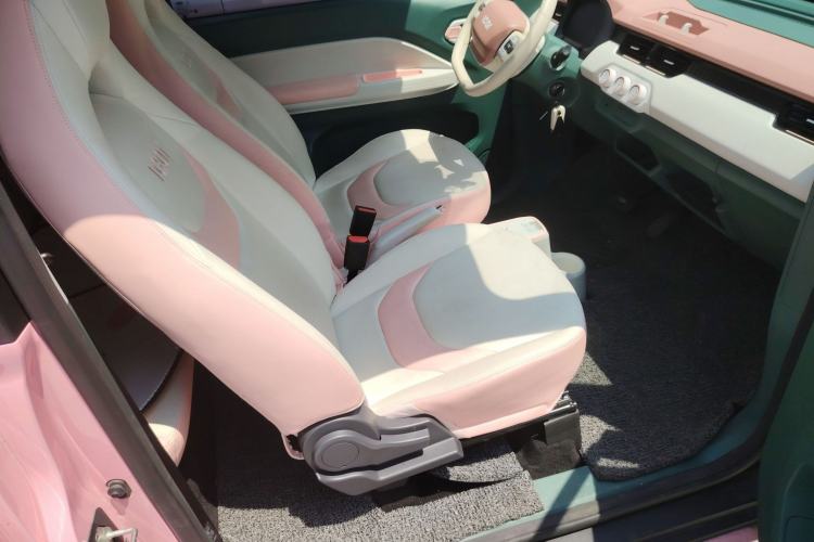 Used Chery QQ Ice Cream 2022 Taohuanxi Sweet Peach Edition Right Front Seat