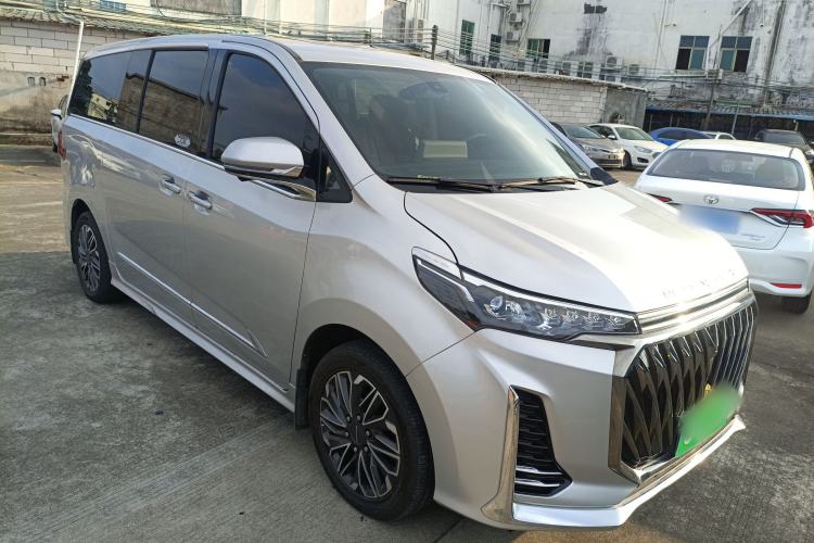 Used SAIC MAXUS G20 2023 Facelifted PLUS 2.0T Gasoline Automatic Luxury Edition
