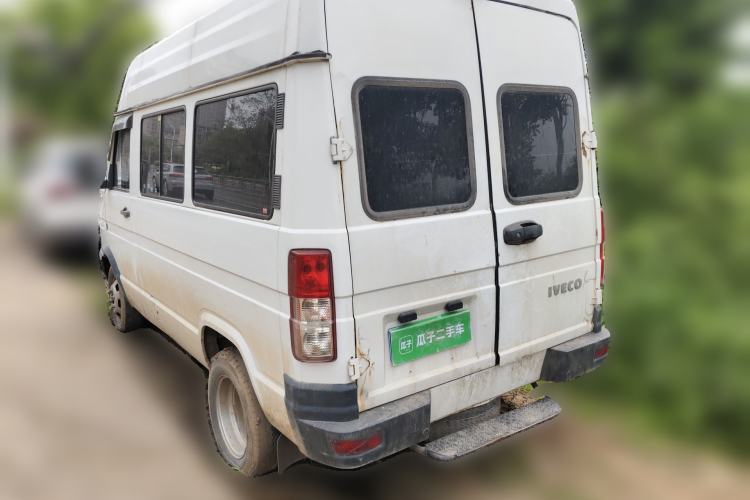 Used Iveco Daily 2017 2.5T A35 Passenger Van 5-7 Seats Model 47Z5
