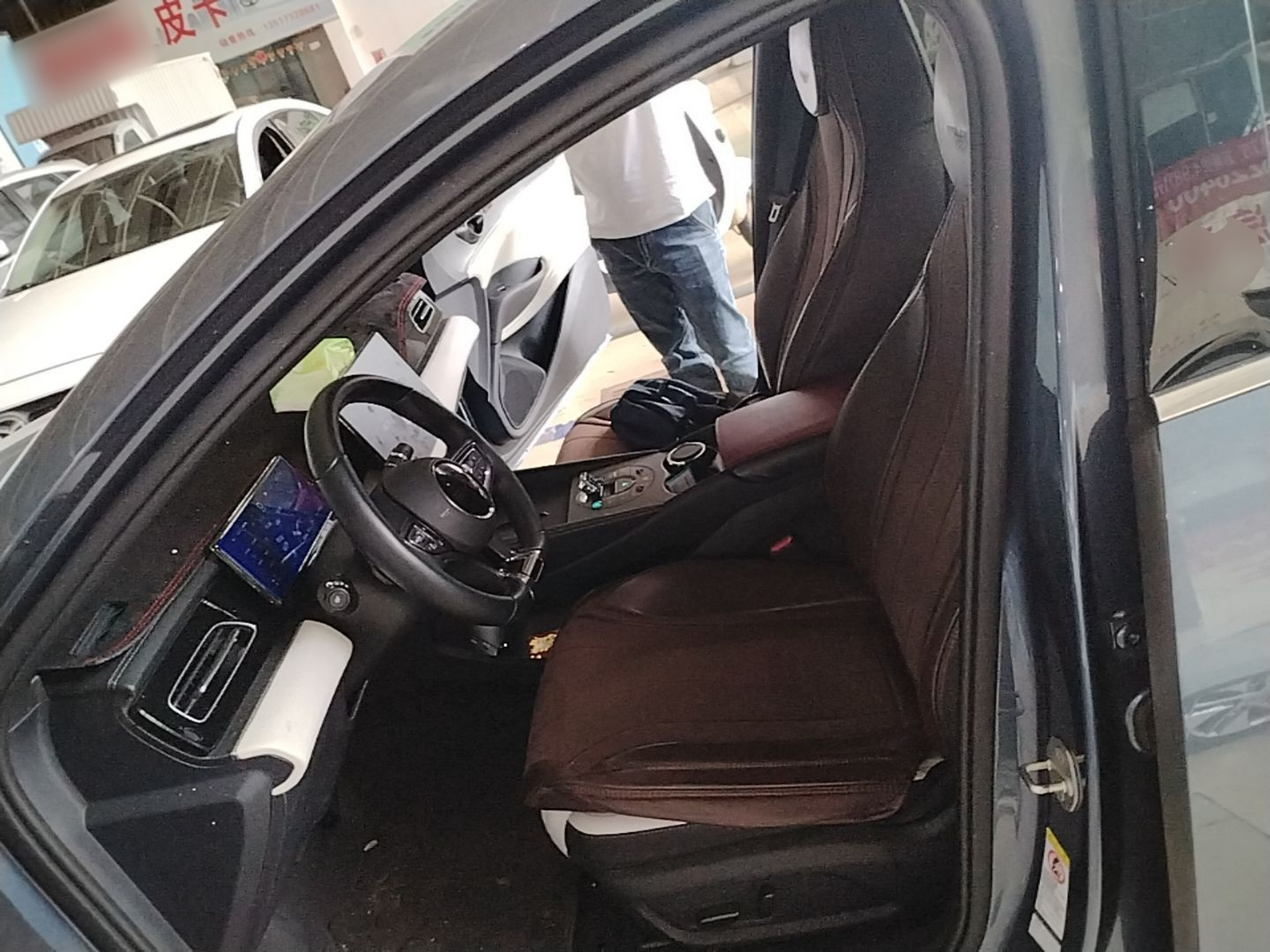 Переднее сиденье в автомобиле