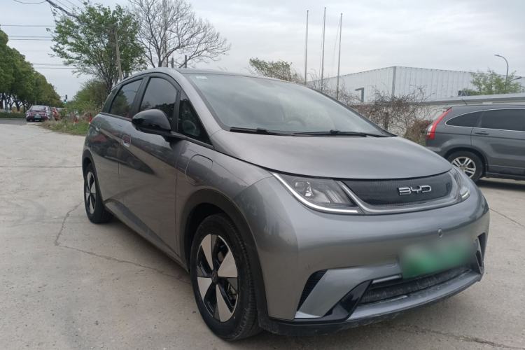 Used BYD Dolphin 2023 420 km Fashion Edition Front Right 45 Deg